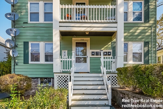 Building Photo - 700 Metropolitan Ave Unit 1L Rental
