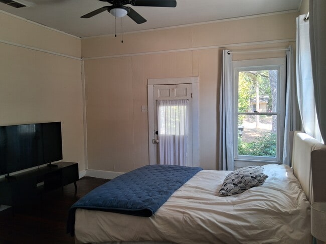 704 S Anglin St Unit Private Guest House