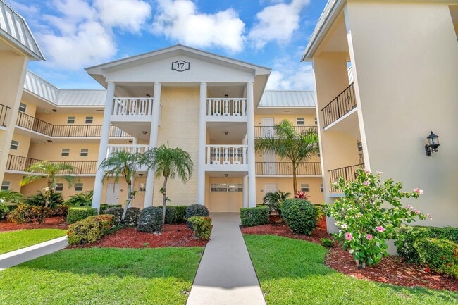17 Colonial Club Dr Unit 204