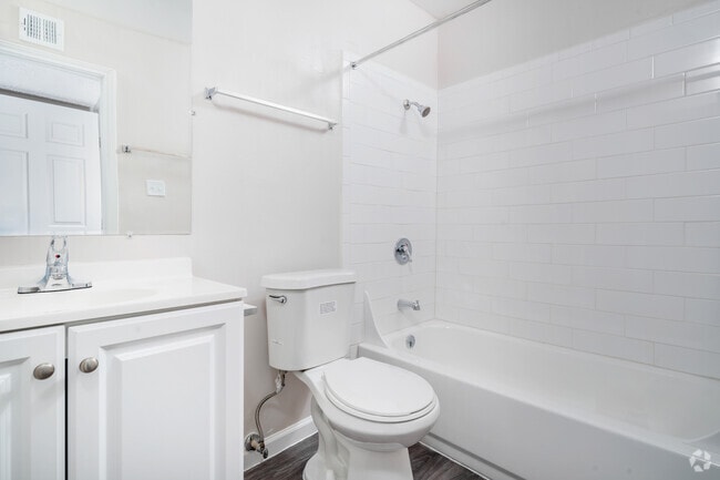 1BR, 1BA - 500SF - Bathroom