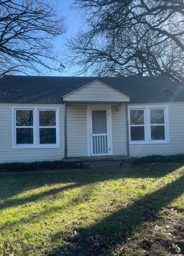 Photo - 4020 Hollis St