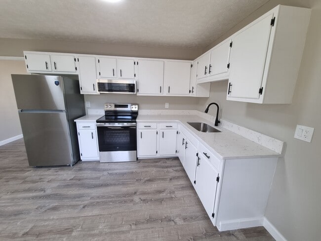 Building Photo - 967 Sanchez Dr