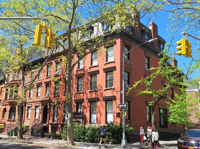 Edificio soleado en esquina - 93 Remsen Street Unidad Apt 3F