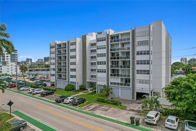 Building Photo - 9381 E Bay Harbor Dr Unit 301N