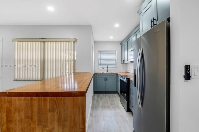 Photo - 5300 Washington St Unidad A137