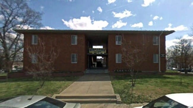 Building Photo - 2BR/1BA - East Campus - Swift access to Class! Water Included! AVAIL. NOW Unit 201