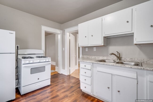 Building Photo - 328 Parkway Ave Unit 328A