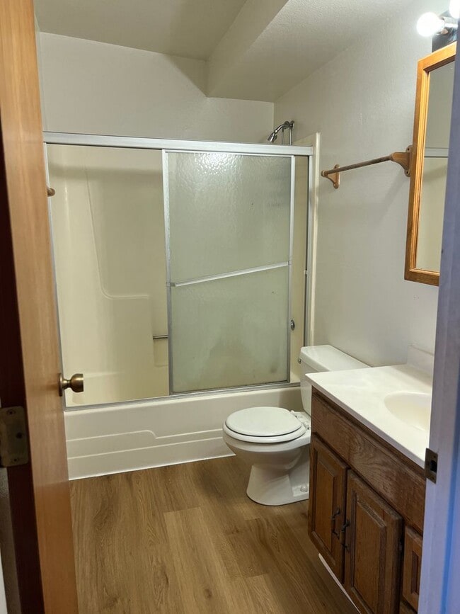 Photo - 960cking Unit B
