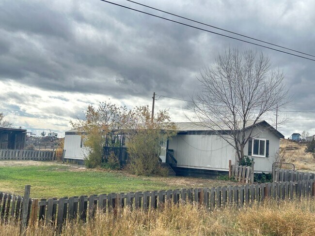 Photo - ** MOVE IN SPECIAL: FIRST MONTH $800.00 **