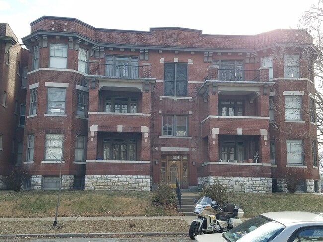 Building Photo - 5798 Pershing Ave Unit 1E