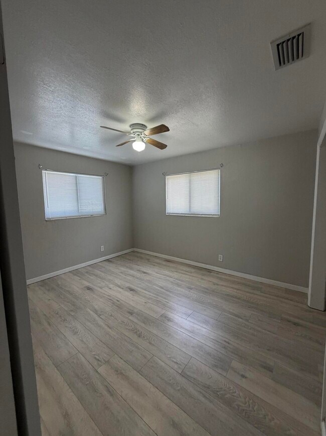 Photo - 716 22nd St Unidad B