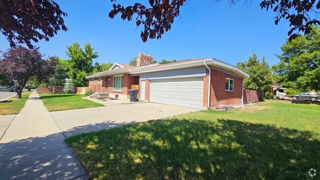 Building Photo - Updated 5 Bed, 3 Bath Home in Murray