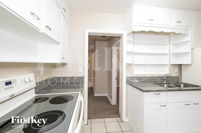 Photo - 1621 Mockingbird Ln