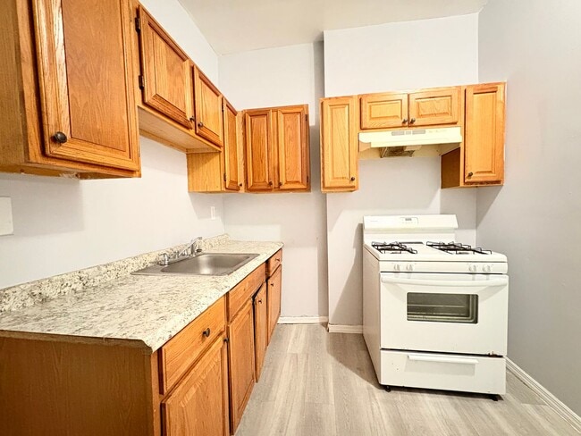 Photo - Charming 3-Bedroom Townhome with Classic C...