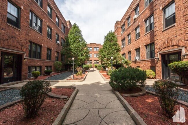 Building Photo - 2 bedroom in Chicago IL 60657 Unit 628-E2 Rental