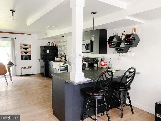 Photo - 910 Valley Dr