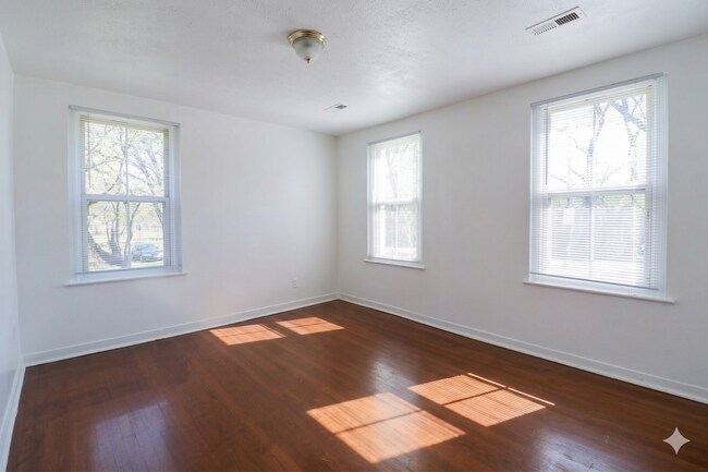 Photo - 407 Lebaum St SE