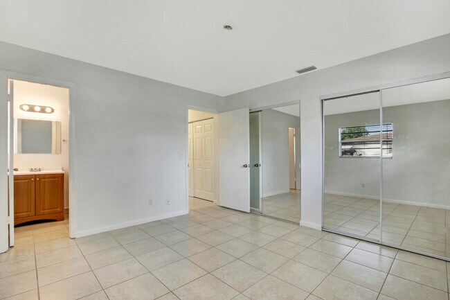 Photo - 1919 Doffer Ln Unidad 1933