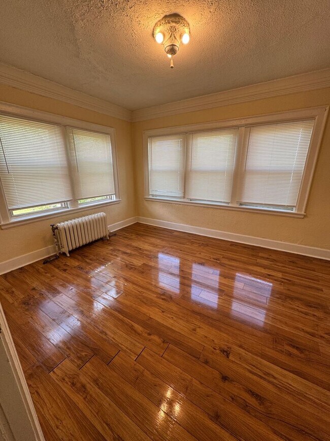 Photo - Whitestone Manor Apartments