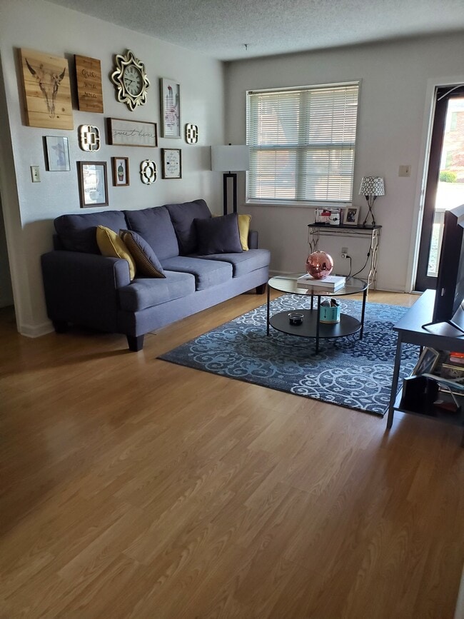 Photo - 1625 Thrush Ter Unit #1625