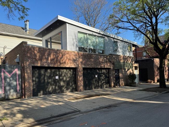 Building Photo - 1317 N Leavitt St