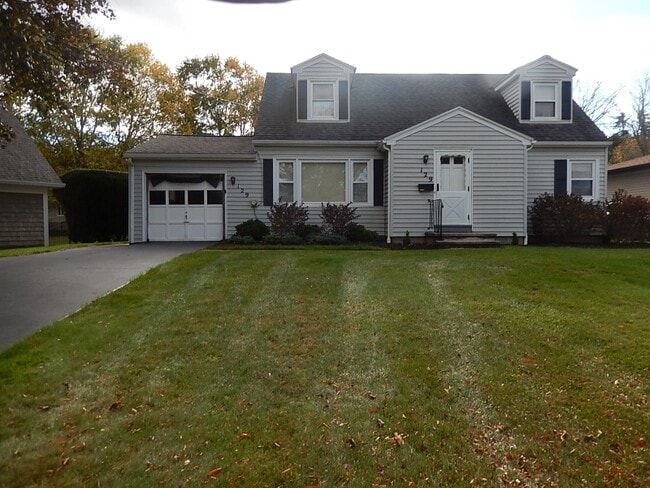 Building Photo - 129 Roselawn Cres Rental