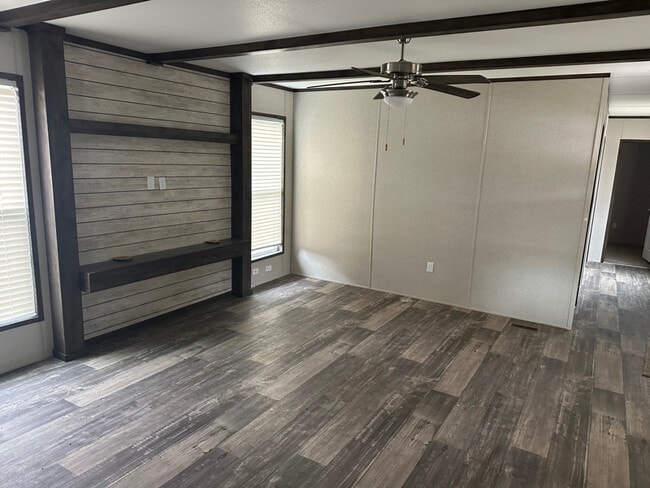 5565 Bermuda Dr