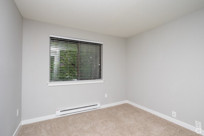 2BR, 2BA - 880 SF