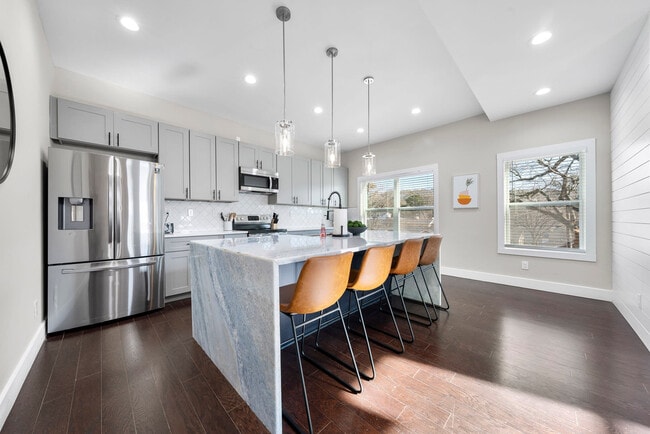 Photo - 201 Clay St SE Unit ID1019265P