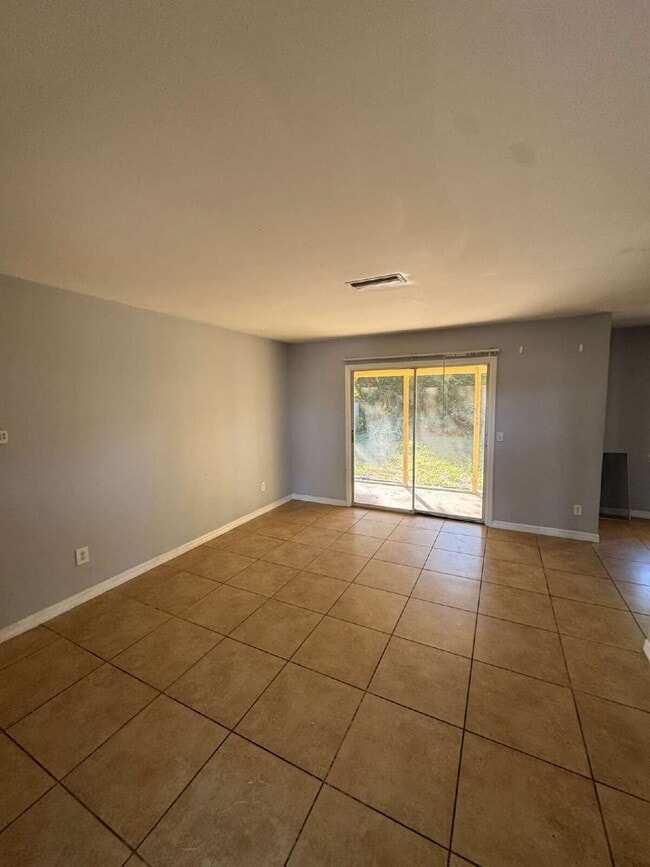 Photo - 301 Hickory Ln