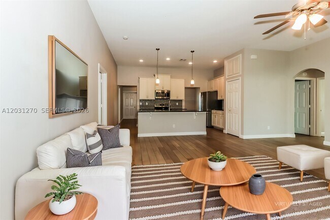 Photo - 526 SW Dahled Ave