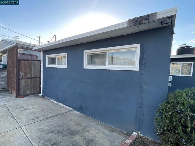 Building Photo - 924 E Meadow Ave Unit ADU