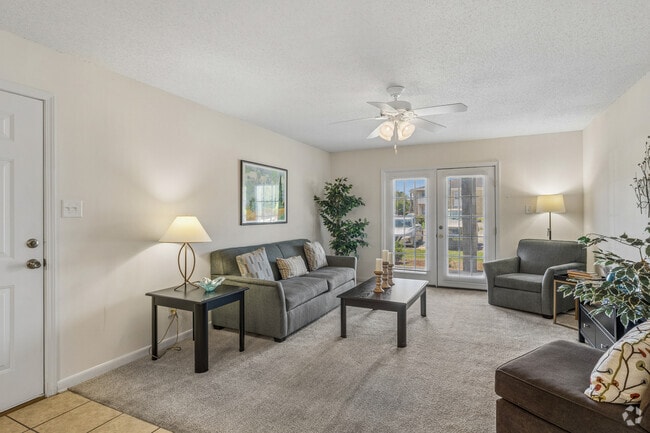 2BR, 1BA - 972SF - Living Room
