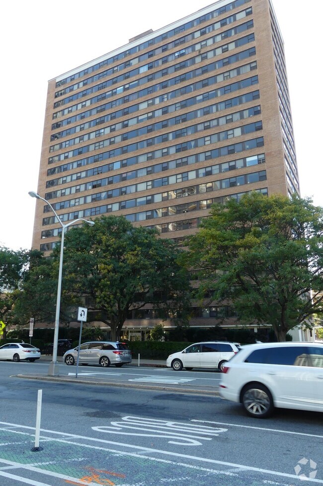 Building Photo - 135 Montgomery St Unit 17C Rental
