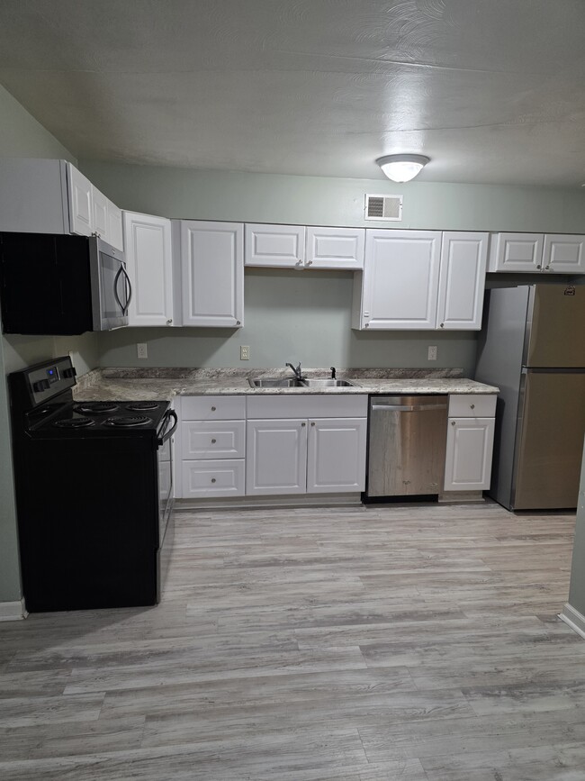 Photo - 209 W Green St