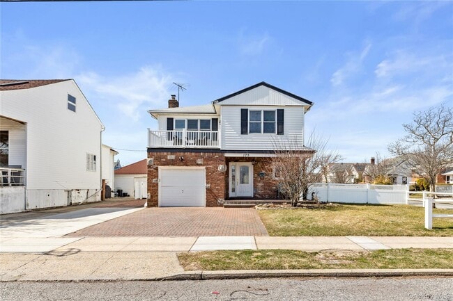 Building Photo - 175 Roosevelt Blvd Unit Upper