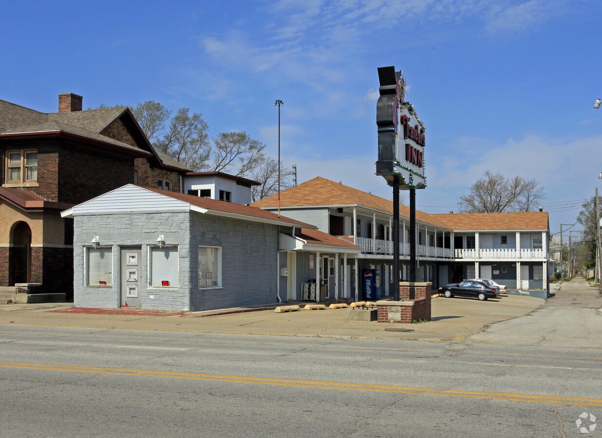 Photo - 220 W Jackson Blvd Apartments