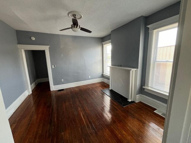 1247-1249 E Long St