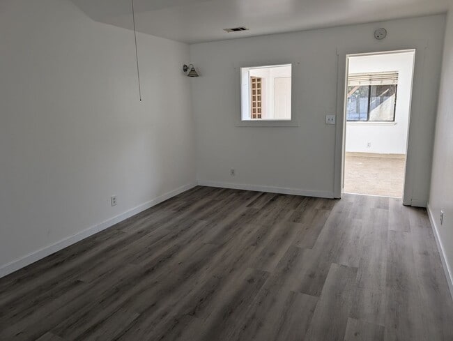 Photo - 2305 Woolner Ave