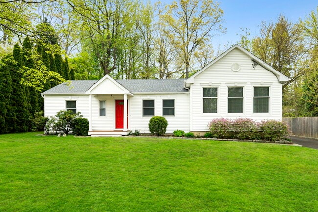 Photo - 33 Circle Dr