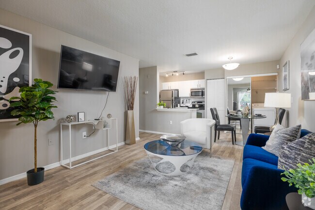 1BR, 1BA - 675SF - Living Room, Dining Room, Kitchen