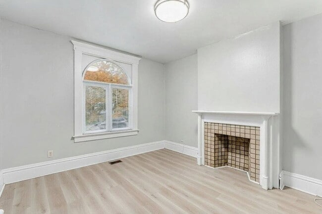 Photo - 196 W 8th Ave