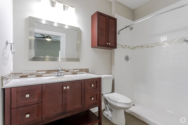 2BR,2BA - 961SF - Bathroom