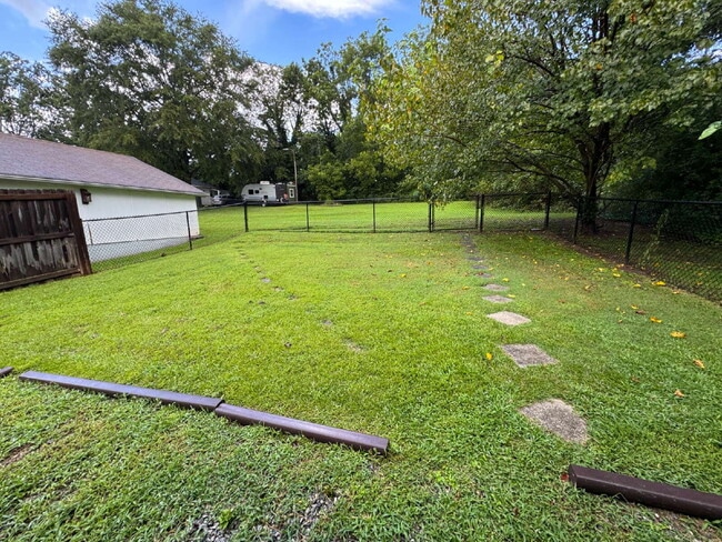 Photo - 1 bed, 1 full bath duplex in Pickens Unit B