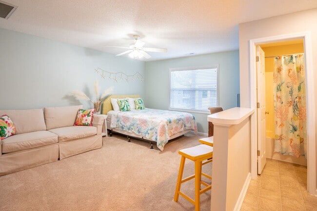 Photo - EFFICIENCY AVAILABLE LONG OR SHORT TERM @ ...