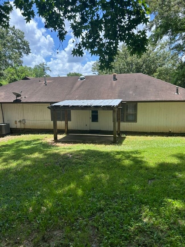 Photo - North Columbus 3 BR, 2BA, Great room and fenced yard
