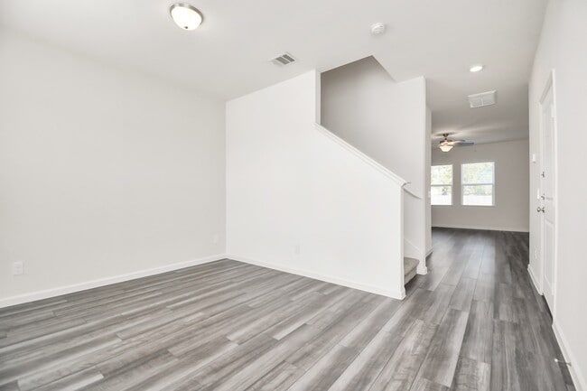 Photo - 7819 Royalwood Dr