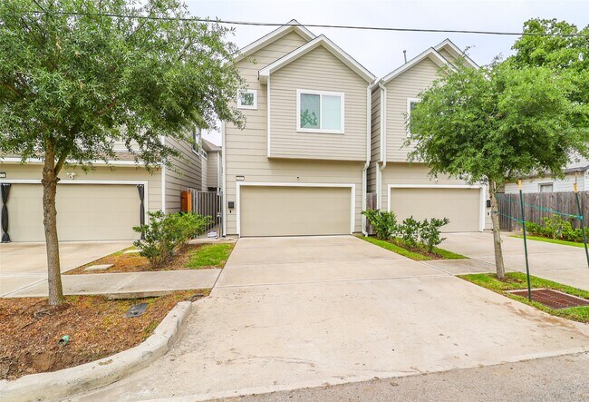 Photo - 2307 Clementine St