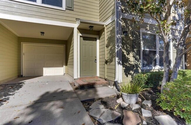 Photo - 730 Redwing Pl Dr