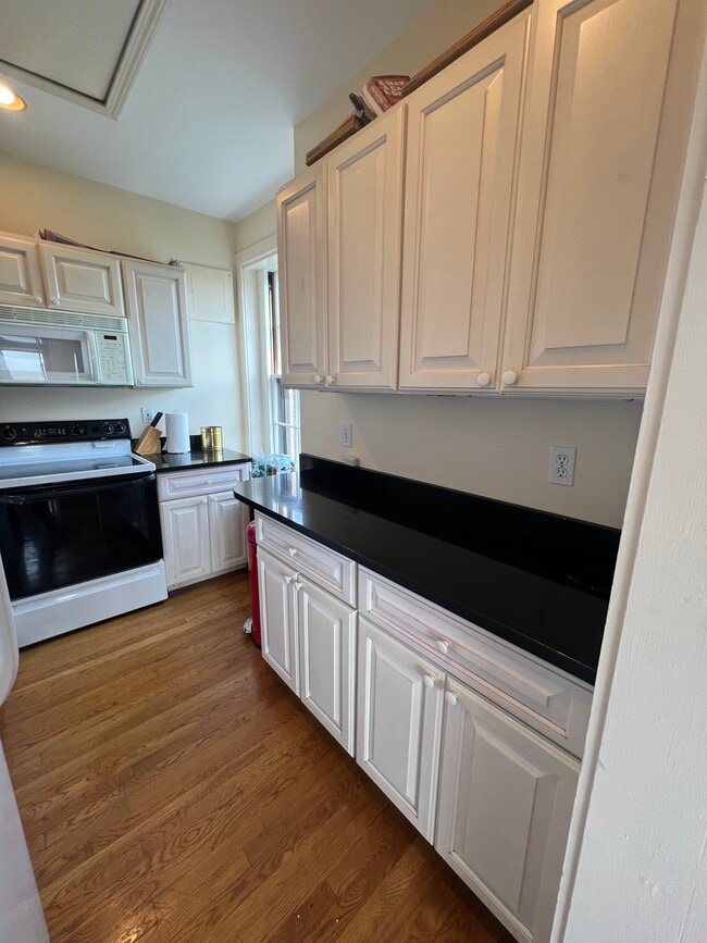 Building Photo - 2 Louisburg Sq Unit #4/5 Rental